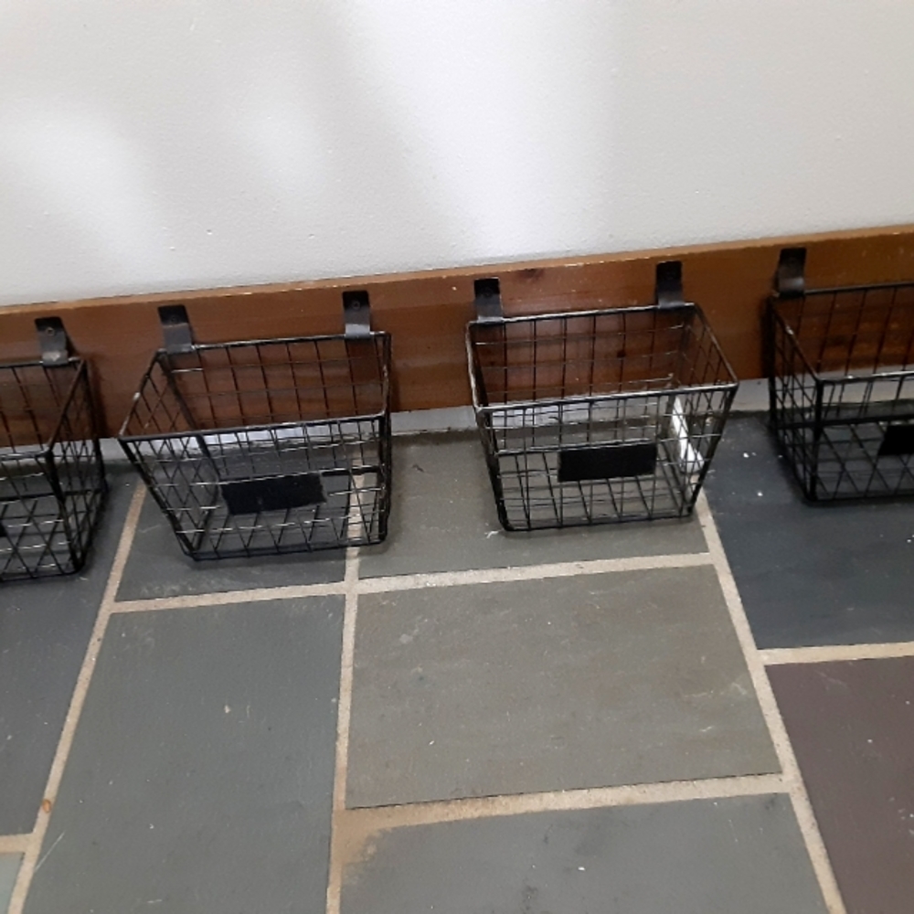 Wall mini baskets